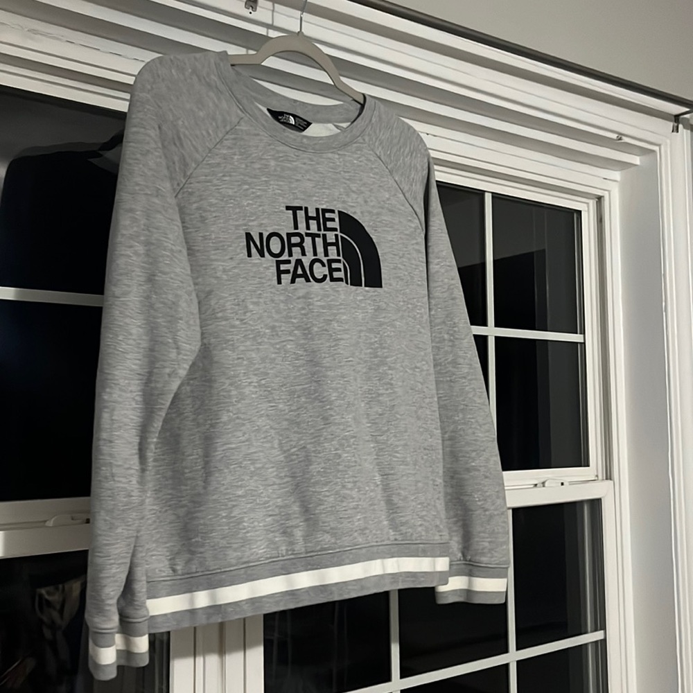 Women’s Size L North Face Crewneck